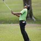 jhonnel ababa reacts after missing a berdie putt in hole 10