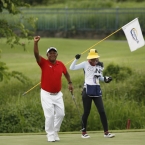 tony lascuna champion raise hands after wiining the game in hole 18
