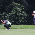 clyde mondilla missing the winning putt in hole 18