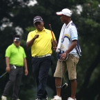 salvador explaining to his caddie  the shape of green