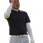 nakajima in hole 7 holding his cap becaused of strong wind