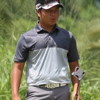alido reacted after a miss putt in 13
