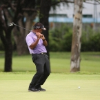 lascuna reacts after he misses putt in hole 9