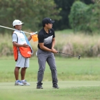 miguel tabuena reacts after he missed the putt in 9