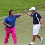 gonzales and iñigo celebrates after eagle in hole 7