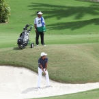 juvic pagunsan aiming his shots in hole 11 bunker