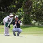 nakajima study the slope with his caddie in hole 13