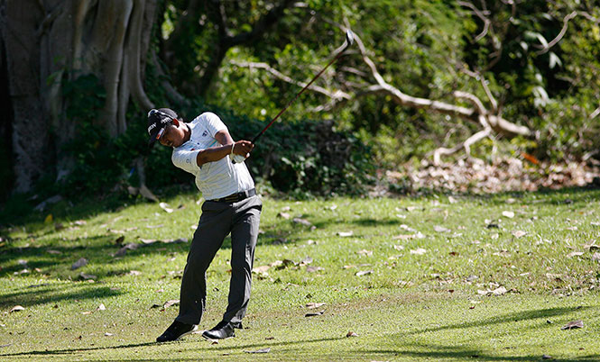 Jhonnel Ababa hits a fairway wood on No. 6