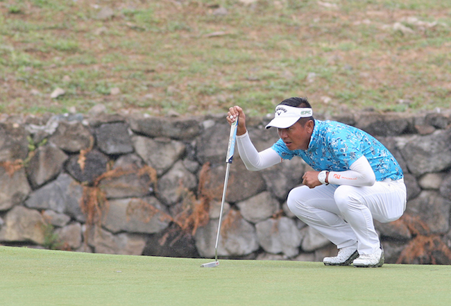 Taiwanese Lin Wen Tang reads the line of his putt on No. 17