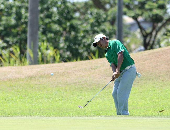 Jay Bayron flashes superb touch around the green