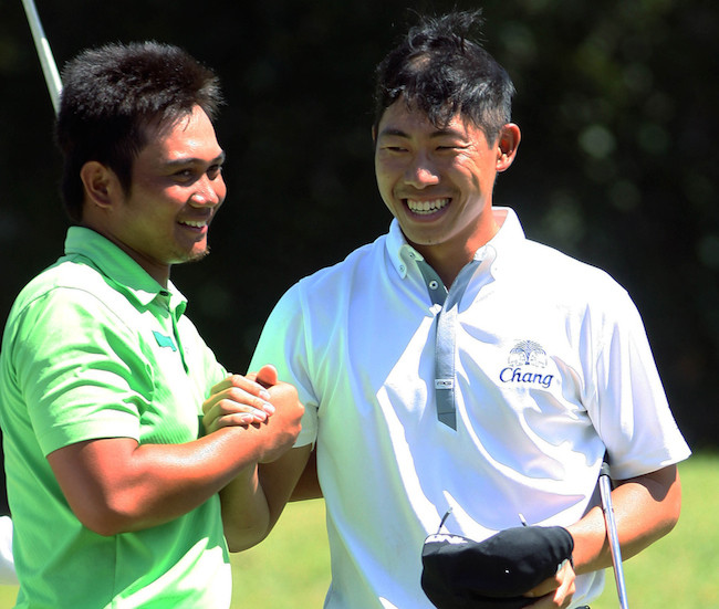Thai Gunn Charoenkul gets a congratulatory handshake from Clyde Mondilla after escaping what could’ve been a disastrous ending to a brilliant start to snare the ICTSI Orchard Championship.