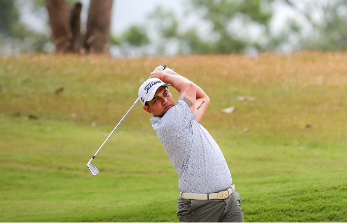 Mondilla overcomes adversity, grabs 2-shot lead despite 73 Mondilla overcomes adversity, grabs 2-shot lead despite 73