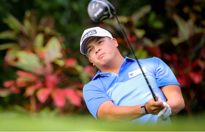 Quiban sizzles with eagle-fueled 65, leads by 1