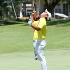 tom kim in his victory reactions in 18