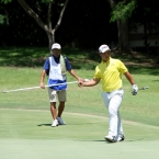1 a tom kim made the fist in hole 18