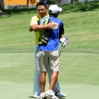1a tom kim received warm embrace with his caddie father