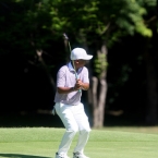 ababa reacted after he miss his putt in 16