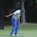 balasabas reacted after he miss his putting berdie in hole 16