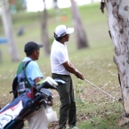 j.pagunsan play out in hole 4 after a stimie