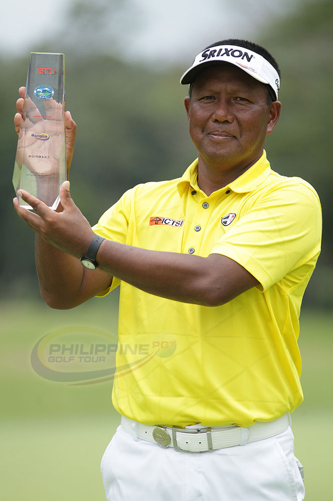 Tony Lascuña beams as he hoists his trophy after edging Miguel Tabuena by one to win ICTSI Apo Golf Invitational crown.