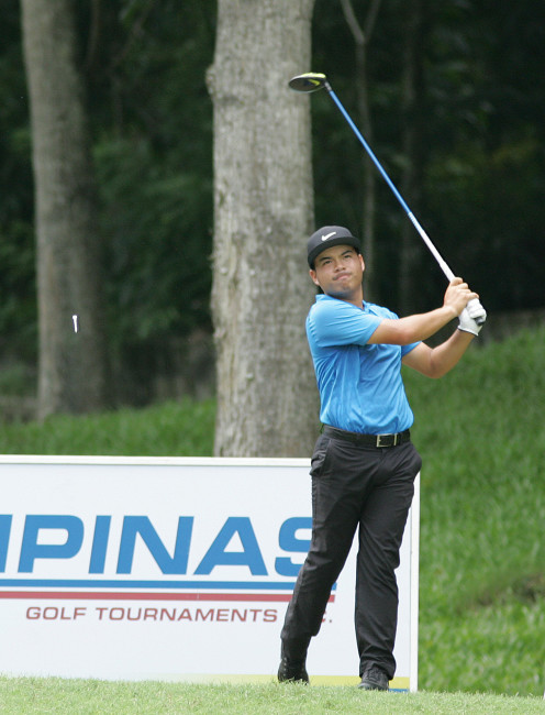 Miguel Tabuena watches the flight of his ball on No. 3