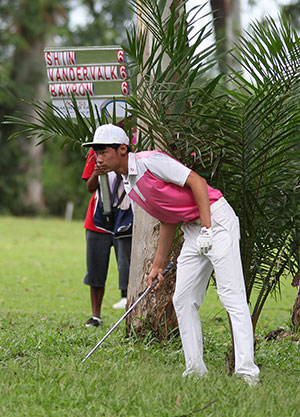 Micah Shin looks for an opening off a troubled lie on No. 2