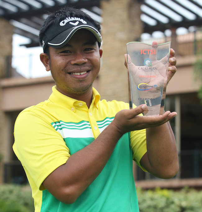 Zanieboy Gialon holds his trophy after snapping a three-year title drought with a convincing six-shot victory at ICTSI Calatagan Challenge.